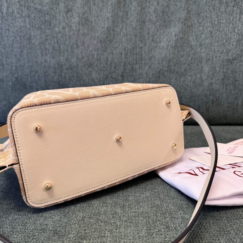 Va1e*ntin0 shopping bag